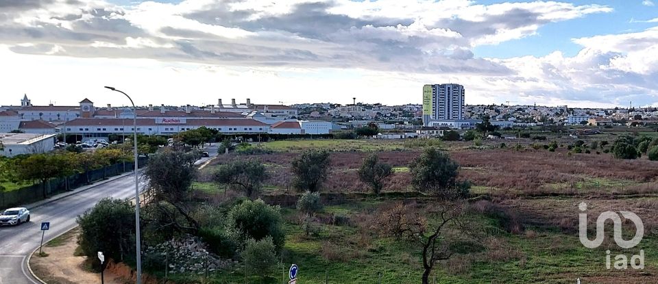 Apartment T3 in Faro (Sé e São Pedro) of 93 m²