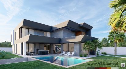 House T4 in Corroios of 472 m²