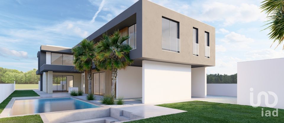 House T4 in Corroios of 472 m²