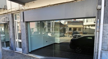 Shop / premises commercial in Faro (Sé e São Pedro) of 204 m²