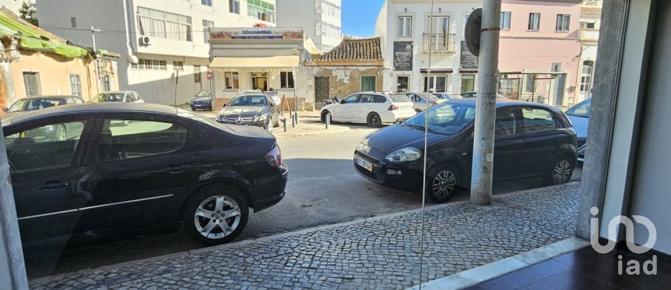 Shop / premises commercial in Faro (Sé e São Pedro) of 204 m²