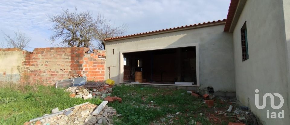 House T3 in Alcobertas of 226 m²