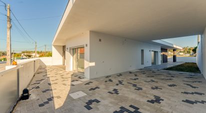 House T3 in Monte Redondo e Carreira of 152 m²