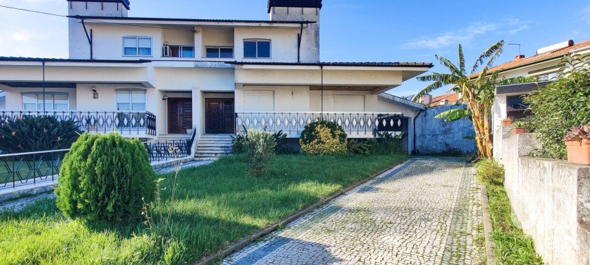 House T5 in São Mamede de Infesta e Senhora da Hora of 300 m²