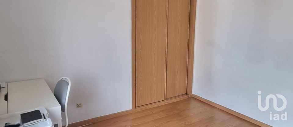 Apartamento T2 em Faro (Sé e São Pedro) de 90 m²