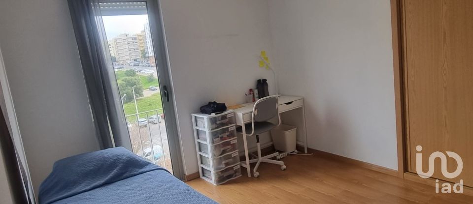 Apartamento T2 em Faro (Sé e São Pedro) de 90 m²