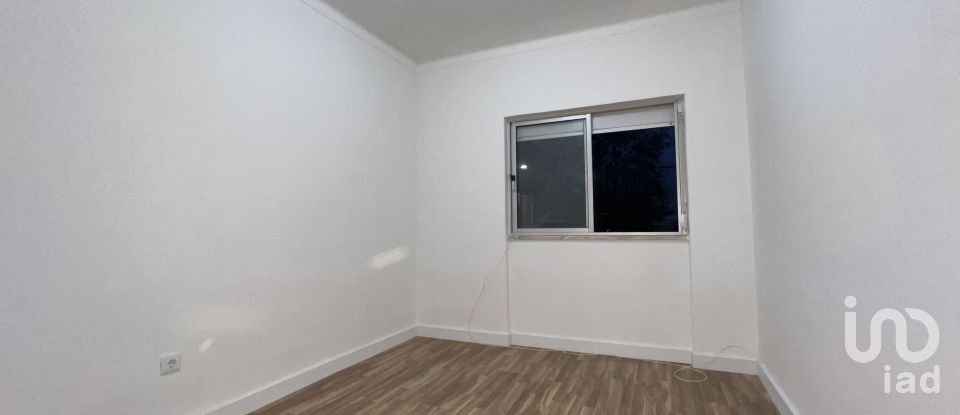 Apartamento T2 em Baixa Da Banheira E Vale Da Amoreira de 60 m²