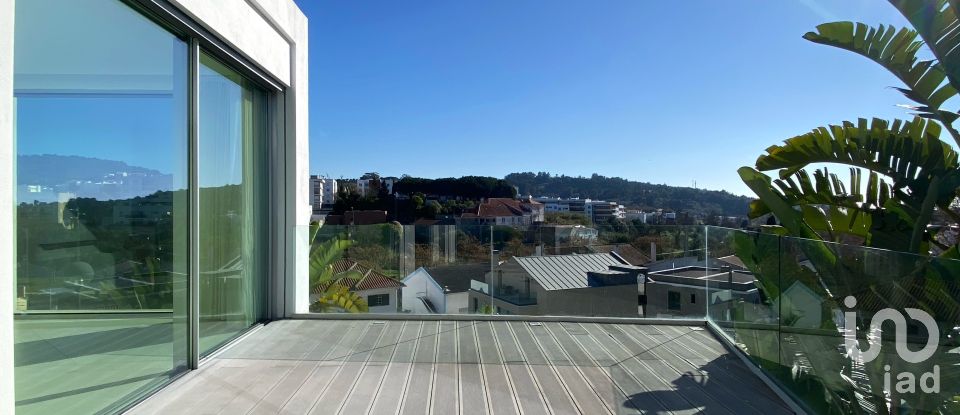 House T3 in Oeiras e São Julião da Barra, Paço de Arcos e Caxias of 143 m²