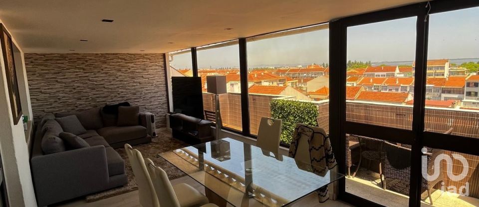 Apartamento T3 em Baixa Da Banheira E Vale Da Amoreira de 75 m²