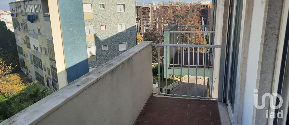 Apartment T2 in Almada, Cova da Piedade, Pragal e Cacilhas of 75 m²