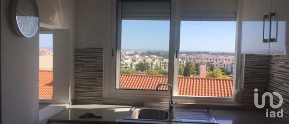 Apartment T2 in Almada, Cova da Piedade, Pragal e Cacilhas of 75 m²