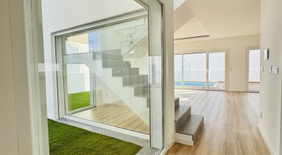 Maison T4 à Charneca De Caparica E Sobreda de 246 m²