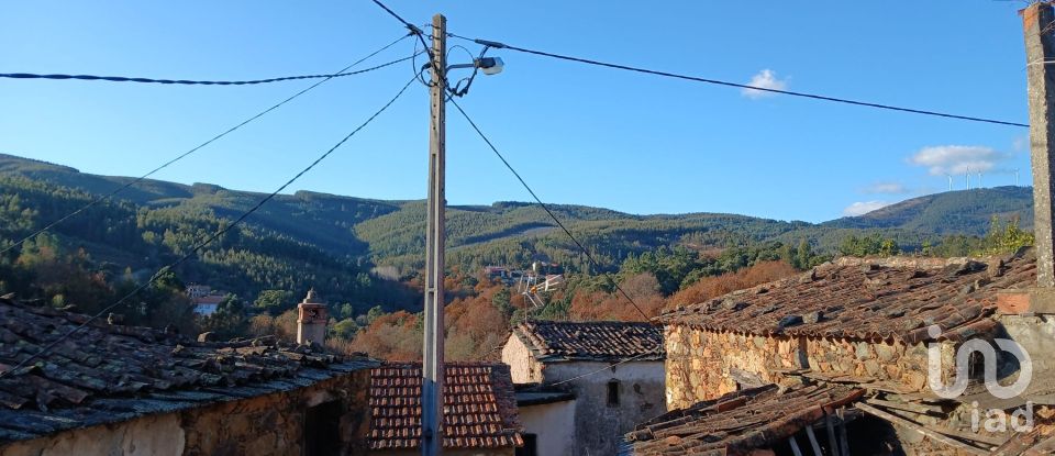 Prédio em Alvares de 24 m²