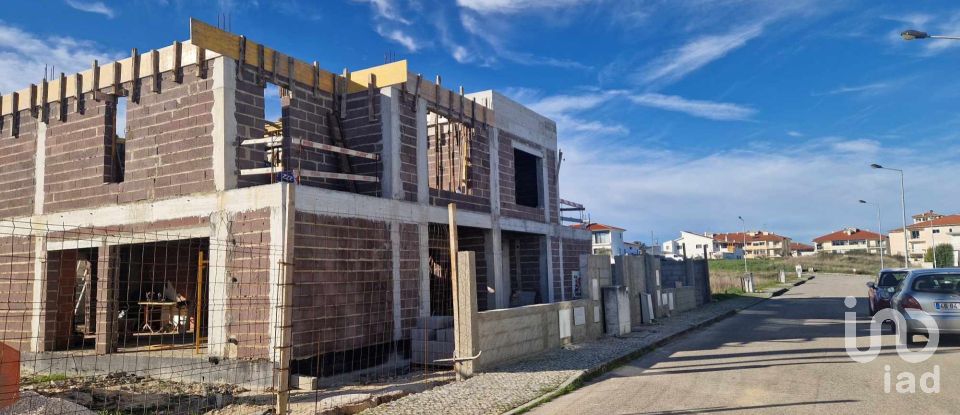 Casa / Villa T3 em Porto de Mós - São João Baptista e São Pedro de 200 m²