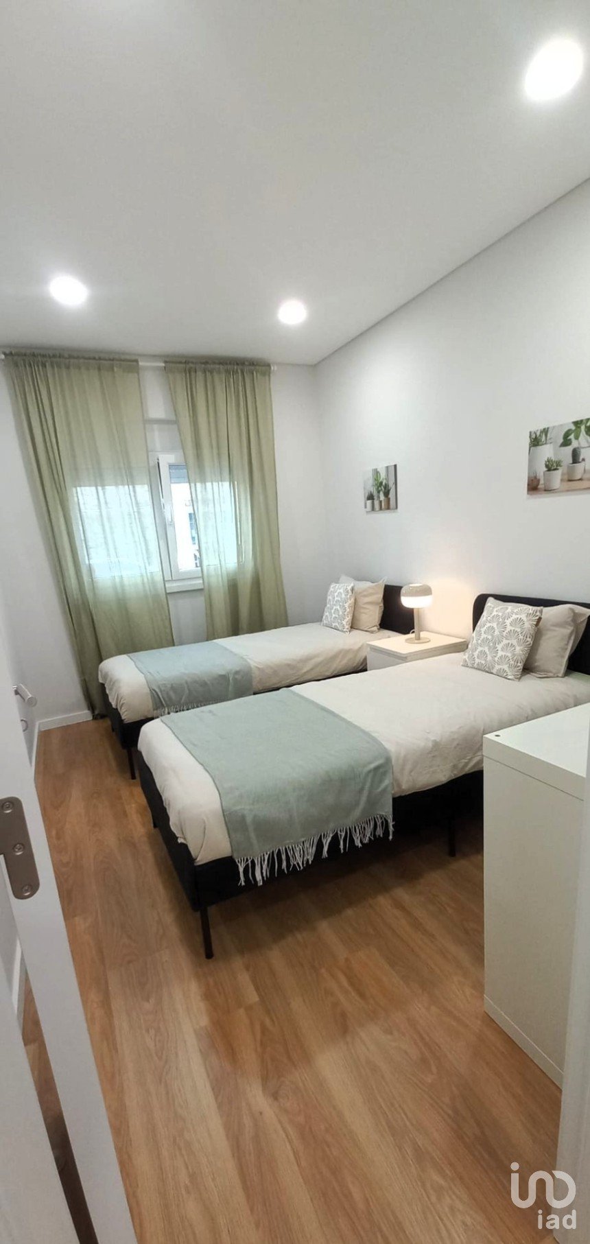 Apartment T3 in Laranjeiro e Feijó of 74 m²