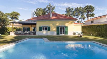 Casa / Villa T4 em Charneca De Caparica E Sobreda de 450 m²