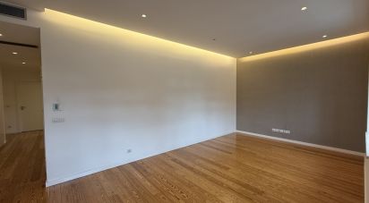 Apartamento T2 em Areeiro de 121 m²