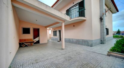 Casa / Villa T4 em Pontinha e Famões de 218 m²