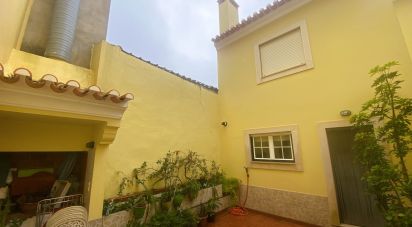 House T4 in Carvoeira e Carmões of 151 m²